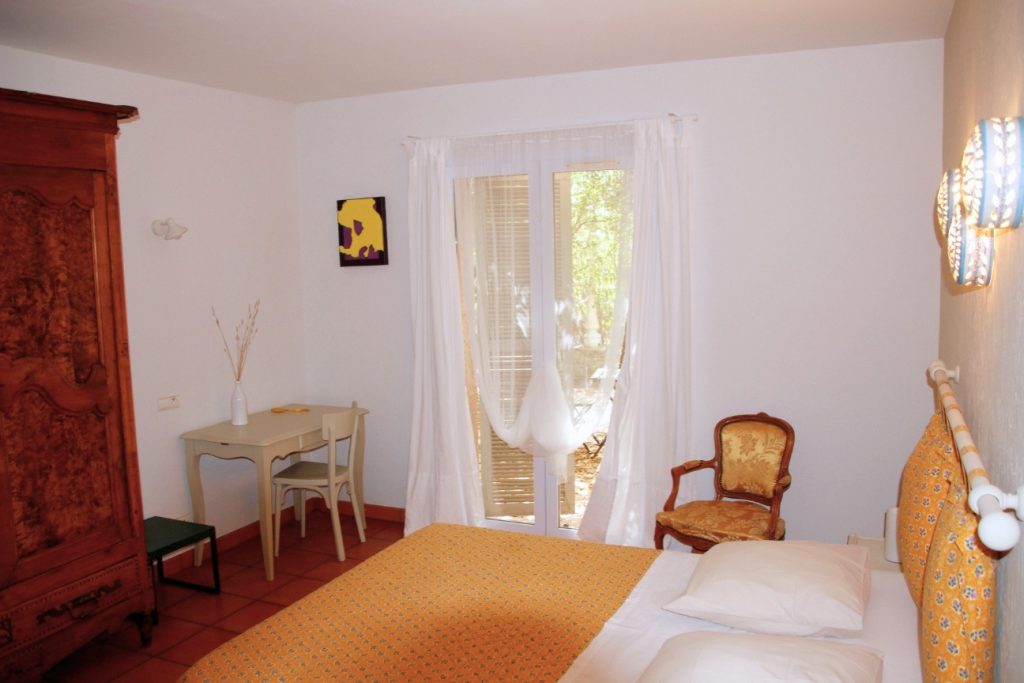 Chambre Le Cade Mas le Garric