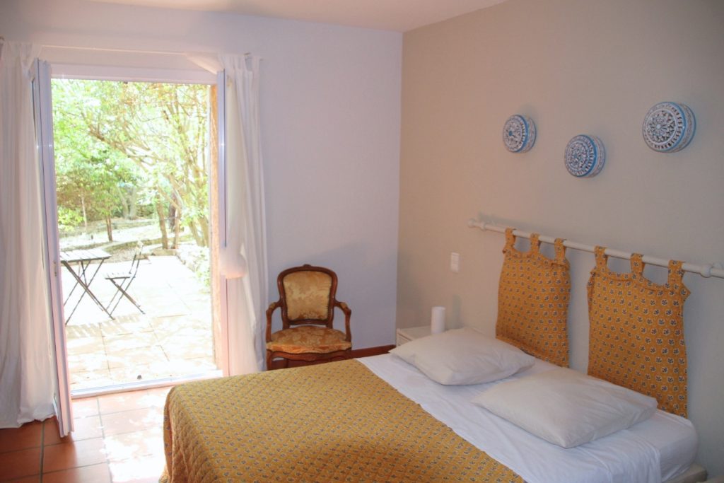 Chambre et Terrasse Le Cade Mas le Garric