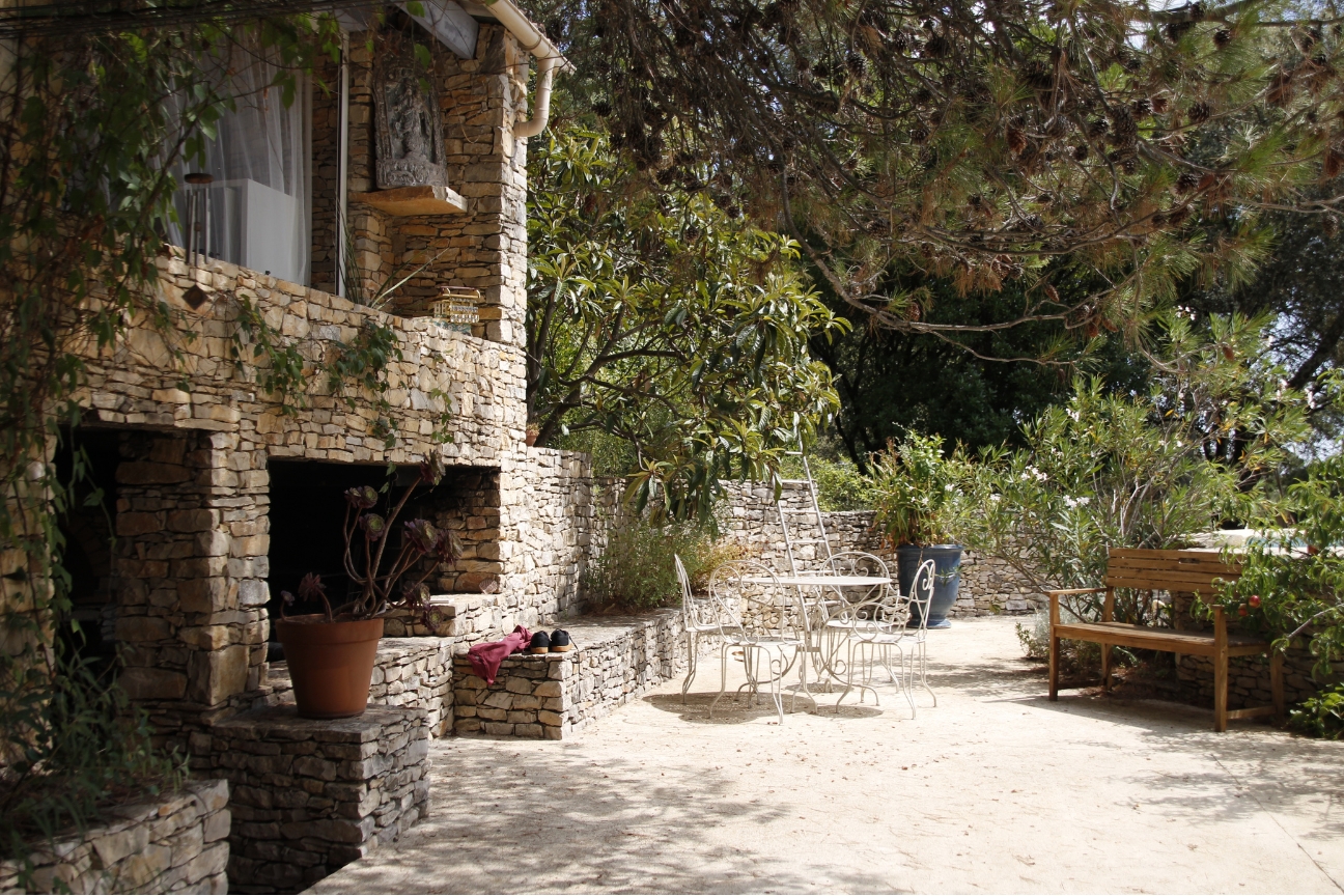 Coin barbecue et mazet du Mas le Garric