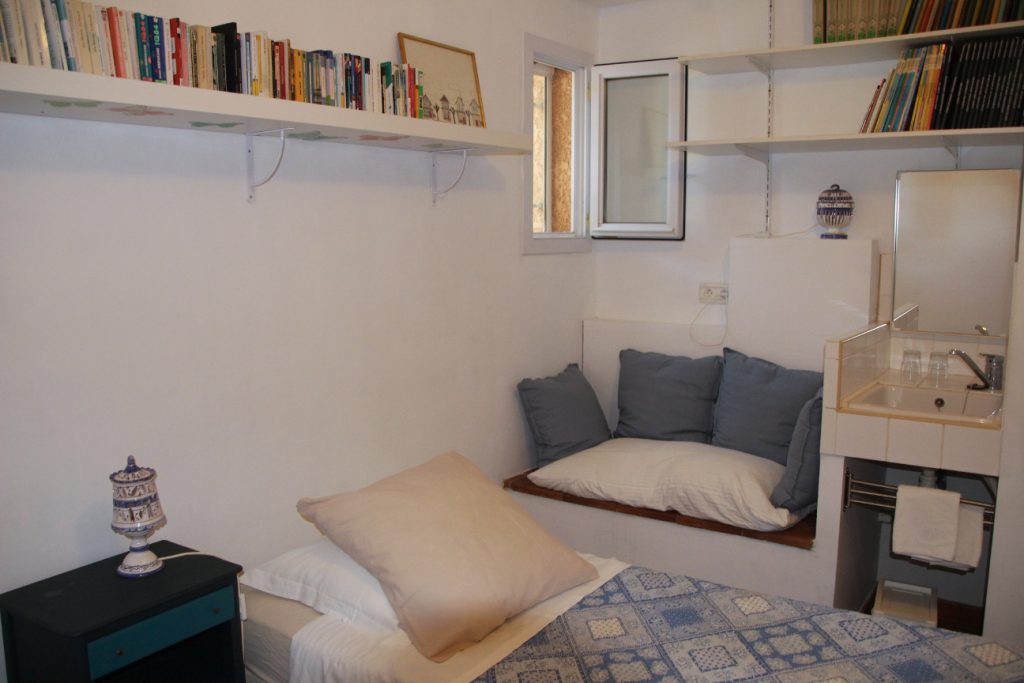 Chambre et Lavabo La Lavande Mas le Garric